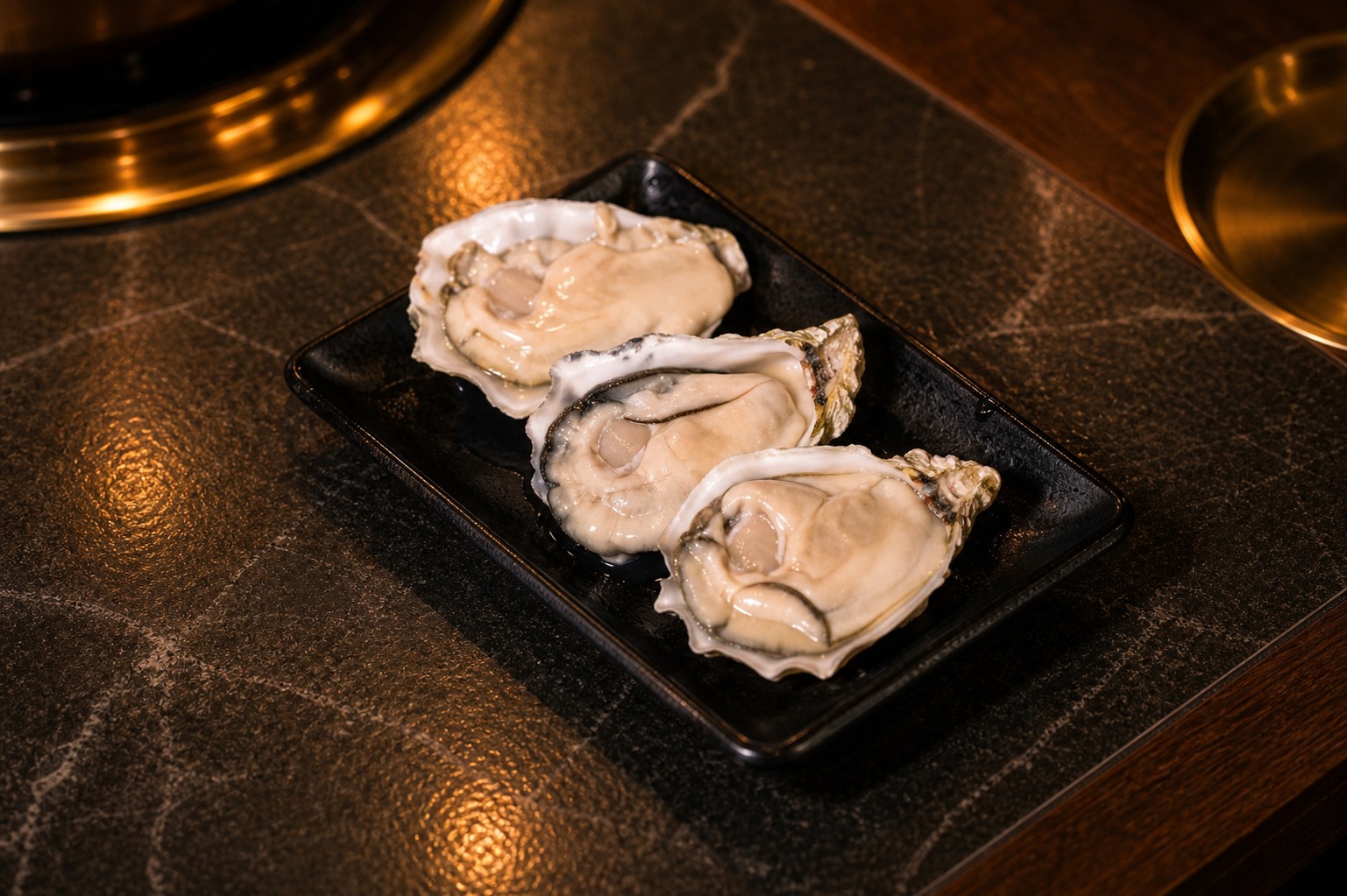 Fresh oysters prepared for the table
